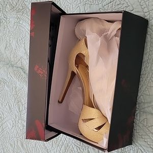 Gianni Bini Gold Heels